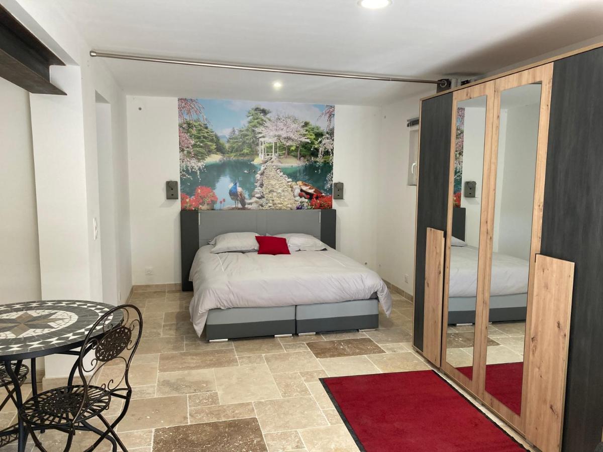 Le Studio D Aurelie Avec Spa Ete En Pleine Campagne Et Proche De Toute Commodite Roquemaure  Bagian luar foto