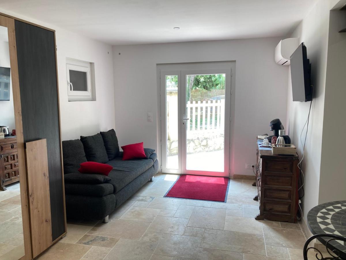 Le Studio D Aurelie Avec Spa Ete En Pleine Campagne Et Proche De Toute Commodite Roquemaure  Bagian luar foto