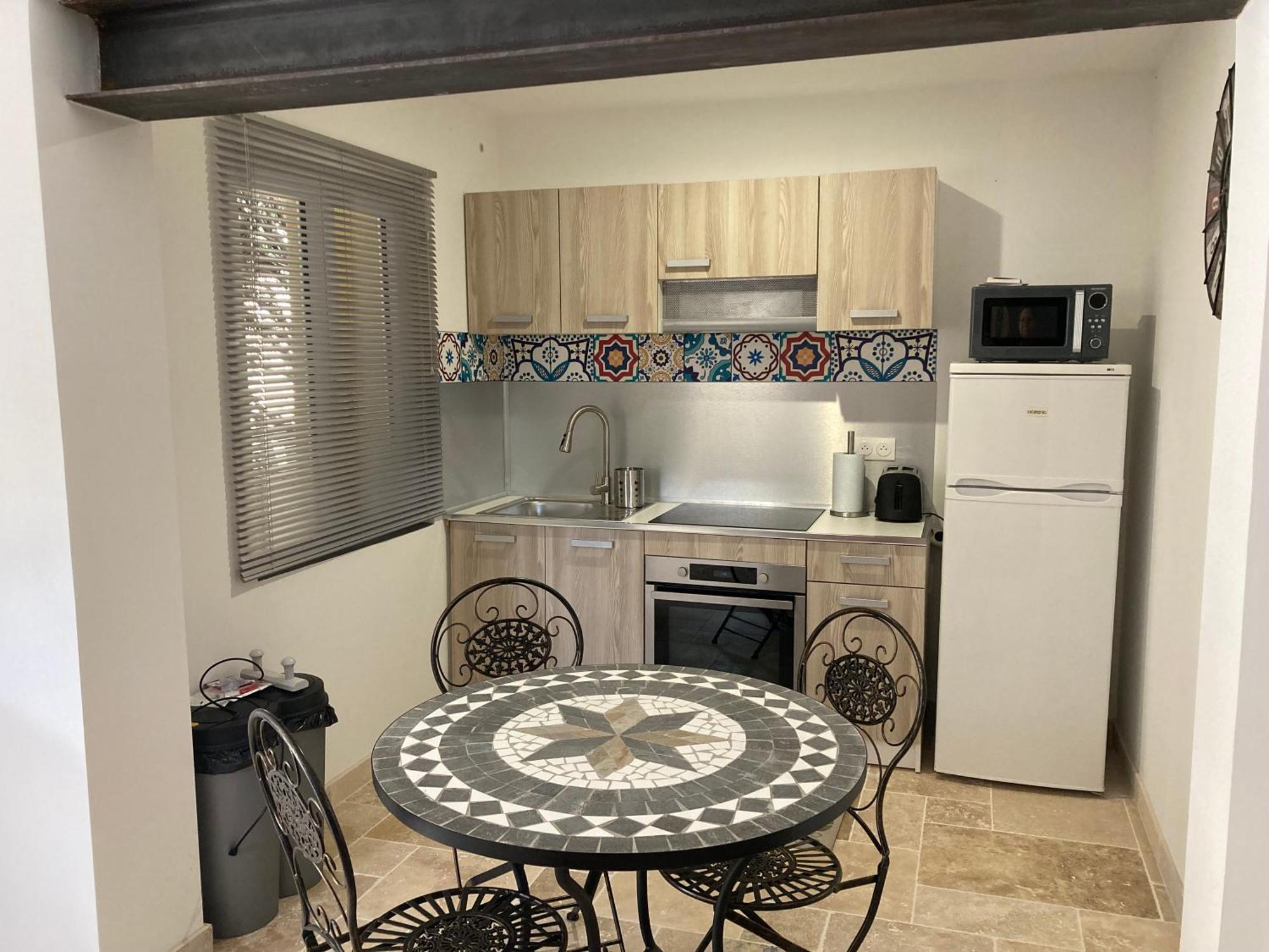 Le Studio D Aurelie Avec Spa Ete En Pleine Campagne Et Proche De Toute Commodite Roquemaure  Bagian luar foto