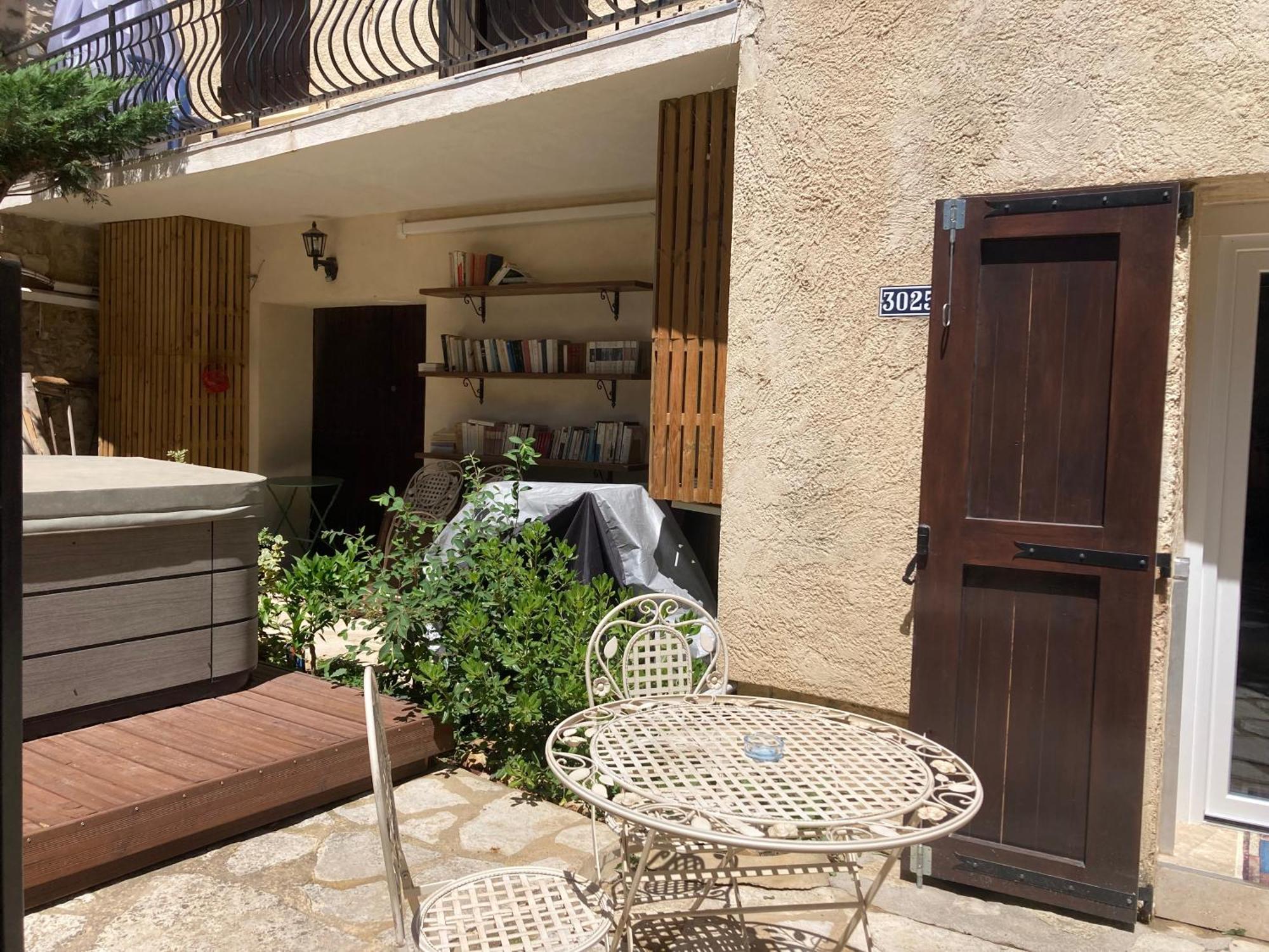 Le Studio D Aurelie Avec Spa Ete En Pleine Campagne Et Proche De Toute Commodite Roquemaure  Bagian luar foto